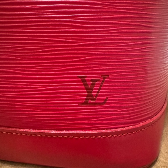 LOUIS VUITTON ALMA EPI LEATHER HANDBAG - Picture 6 of 9